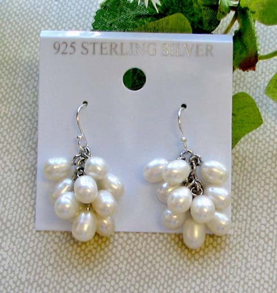 Großartige Lüster-Zuchtperlen-Cluster-Ohrring. Weiße Aa Qualität Echte Perlen Tropfen Ohrring Auf Sterling Silber Draht. Ausgezeichneter Preis von MYGEMSROCK