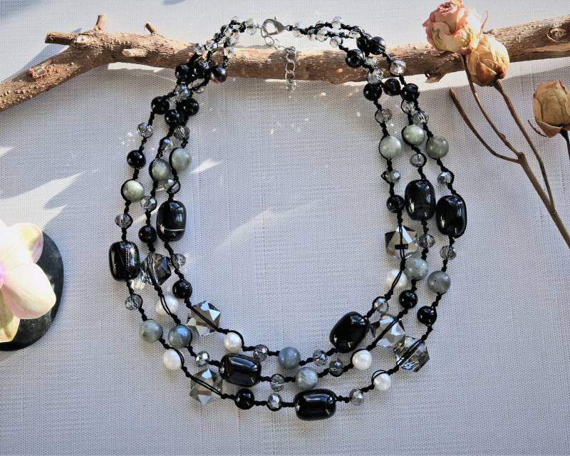 Hand Perlen Schwarz Achat Statement Halskette. Multi Strang Edelstein Und Weiß Klobige Schmuck von MYGEMSROCK