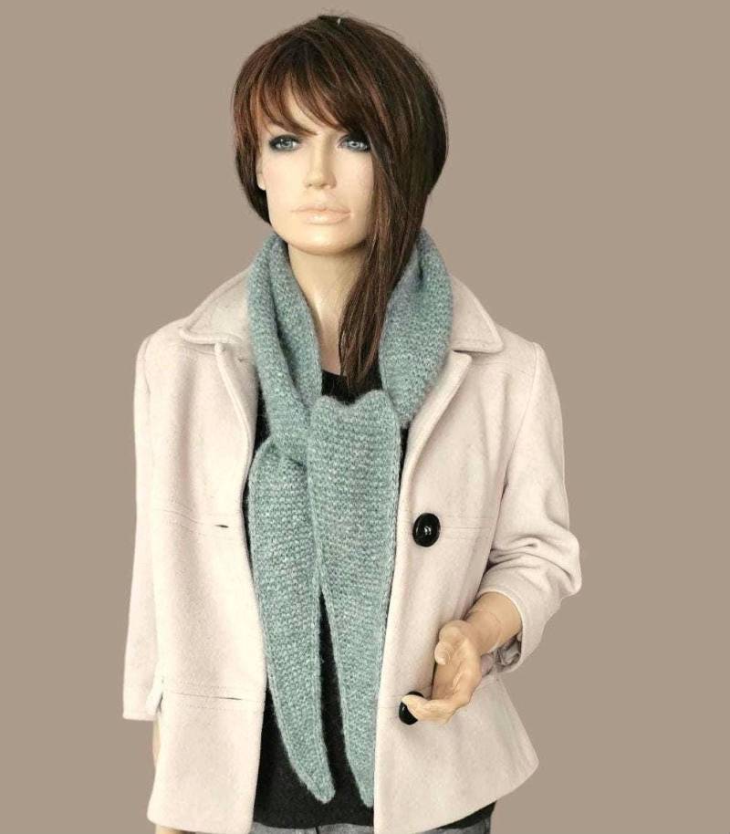 Dreieckstuch, Alpaka, Staubiges Mint, Strickschal, Gestrickt, Wollschal, Wolle, Schal, Halswärmer von MYKNITO