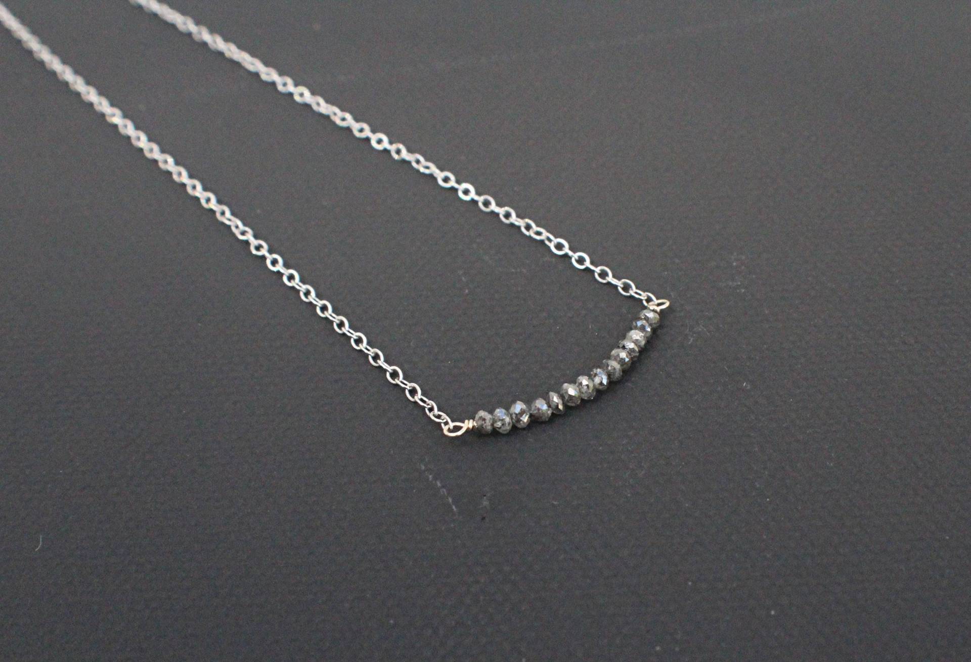 Minimal Moderne Einfache Graue Diamant Bar 14K Weißgold Halskette Minimal Moderne Einfache Graue Diamant Bar 14K Weißgold Halskette von MYSHELFIE