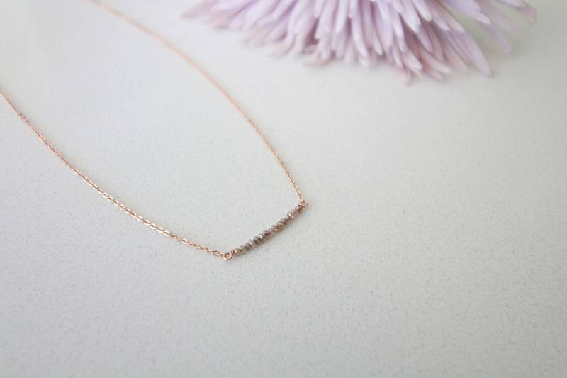 Natürliche Rohe Minimal Champagner Diamond Bar Rose Gold Filled Halskette von MYSHELFIE