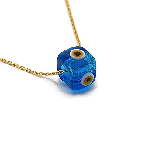 MYSTIC JEWELS by Dalia – Halskette mit bösem Auge in Würfelform aus blauem Kristall, für Glück – Kette aus 925er Sterlingsilber mit Goldbeschichtung (Hellblau) MYSTIC JEWELS by Dalia – Halskette mit bösem Auge in Würfelform aus blauem Kristall, für Glück – Kette aus 925er Sterlingsilber mit Goldbeschichtung (Hellblau) von MYSTIC JEWELS