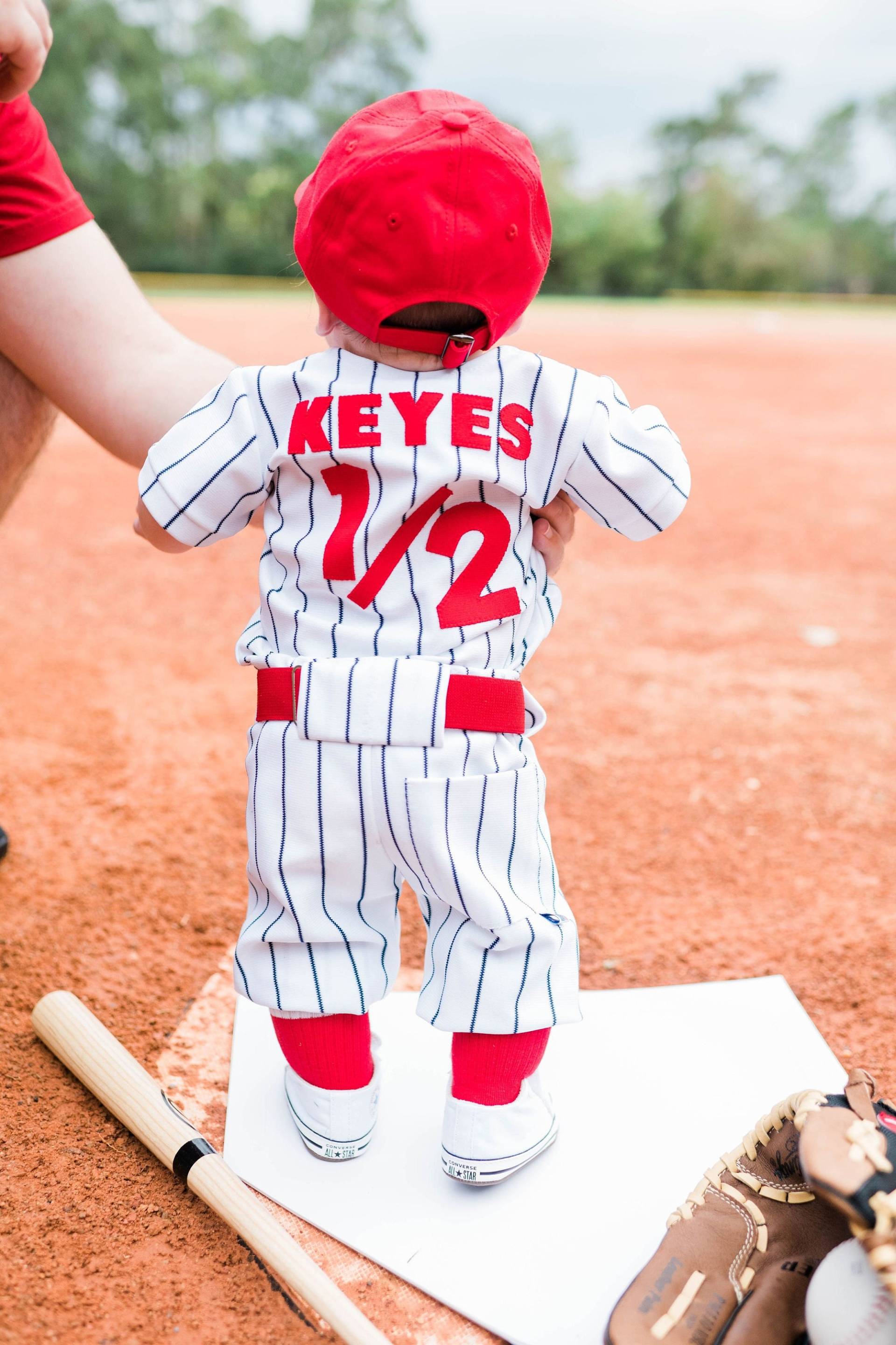 Jungen Baseball Uniform, Babys Halber Geburtstag, Baby Outfit, Jersey Beinhaltet Nur 1/2, Nachricht 1 Vor Dem Kauf von MYSWEETCHICKAPEA