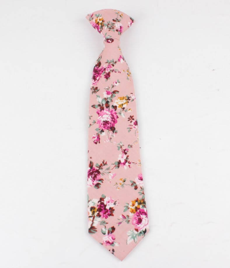 Millie Jungen Blumen Clip On Krawatte 6 cm | Mytieshop Hochzeitsideen Bräutigam Trauzeugen Ringträger Blumendruck Millie Jungen Blumen Clip On Krawatte 6 cm | Mytieshop Hochzeitsideen Bräutigam Trauzeugen Ringträger Blumendruck von MYTIESHOP