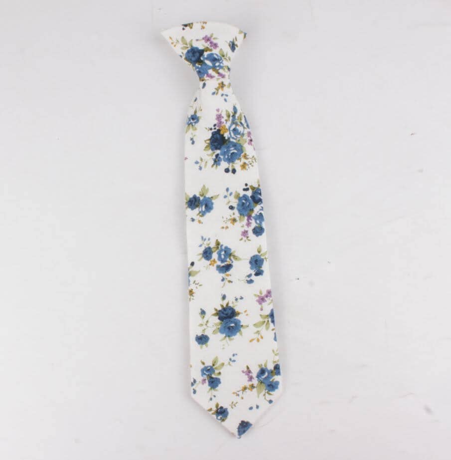 Sage Jungen Florale Clip On Krawatte 6 cm | Mytieshop Hochzeitsideen Bräutigam Trauzeugen Ringträger Blumendruck Sage Jungen Florale Clip On Krawatte 6 cm | Mytieshop Hochzeitsideen Bräutigam Trauzeugen Ringträger Blumendruck von MYTIESHOP