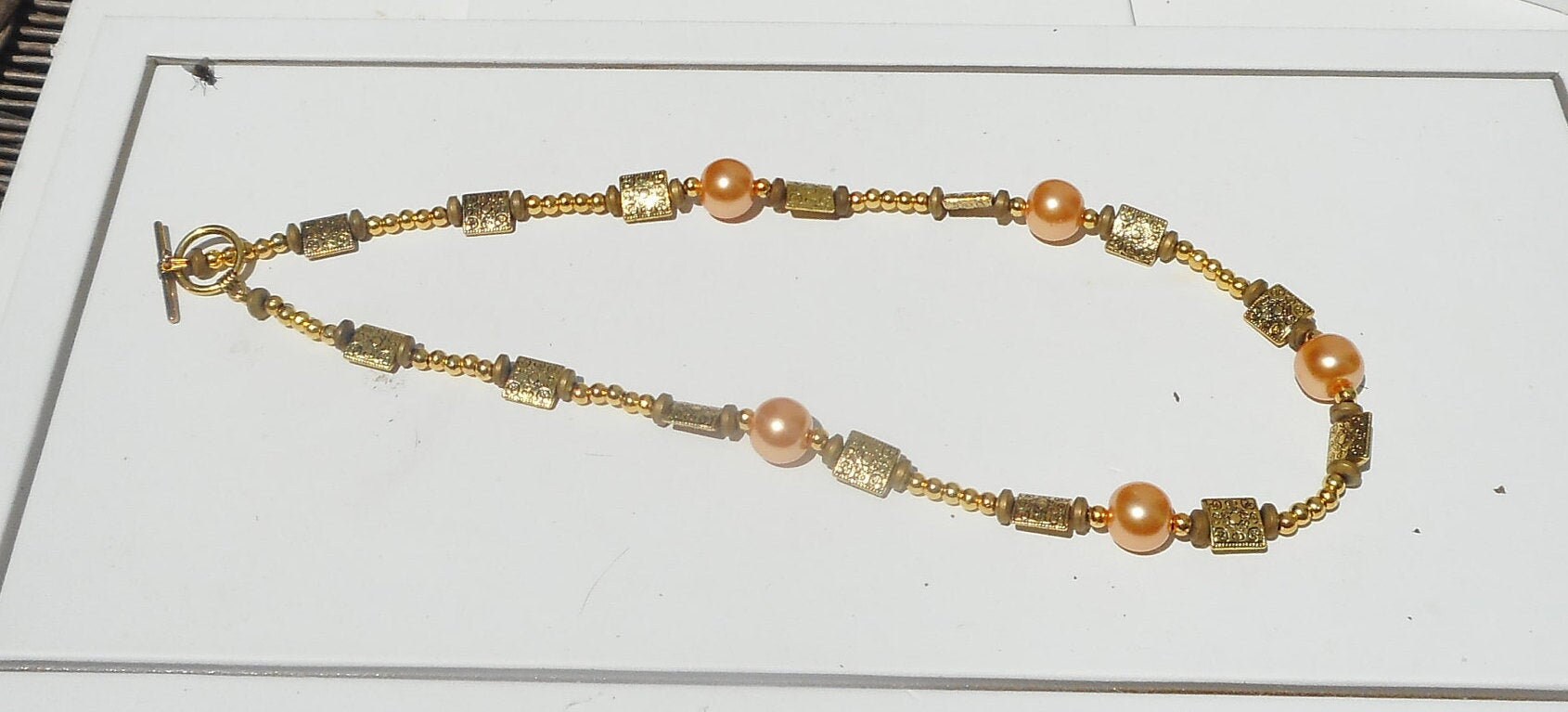 Handgemachte Perlenkette Gold Ton Hämatit & Pfirsich Perlen von MZCreationsDesigns