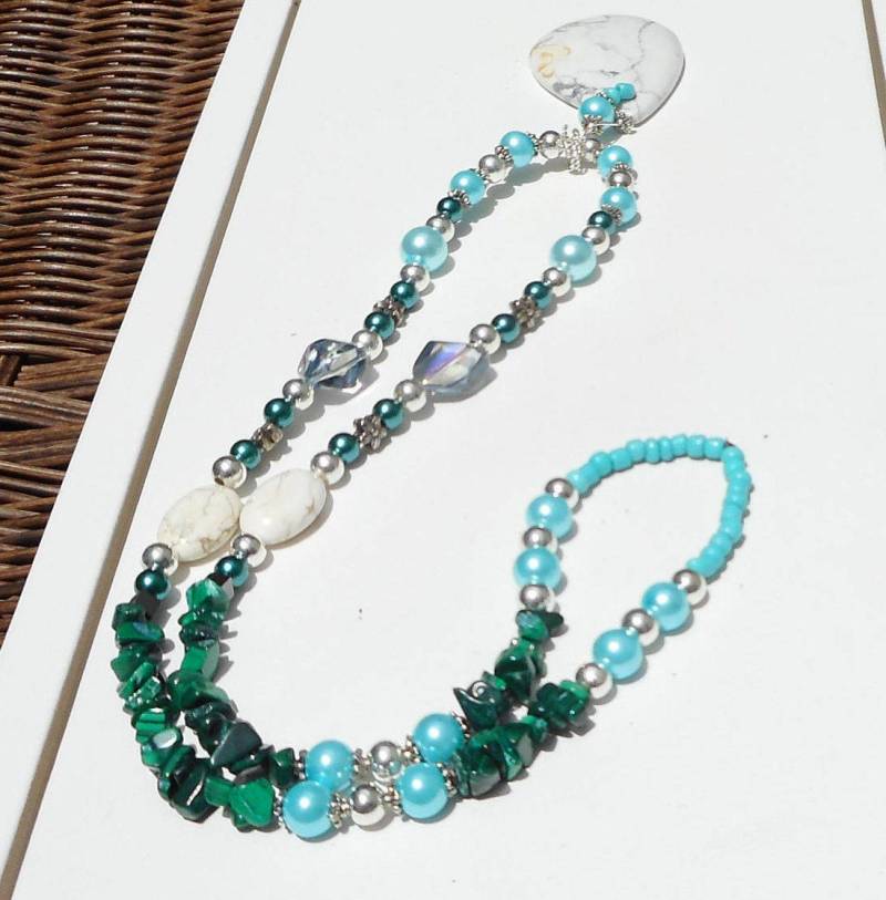 Howlith, Malachit & Magnesit Perlen Halskette Delikater Edelstein Schmuck von MZCreationsDesigns