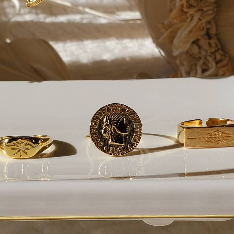 Gold Portrait Coin Ring 925 Sterling Silber Ring von MaBeauteBijoux