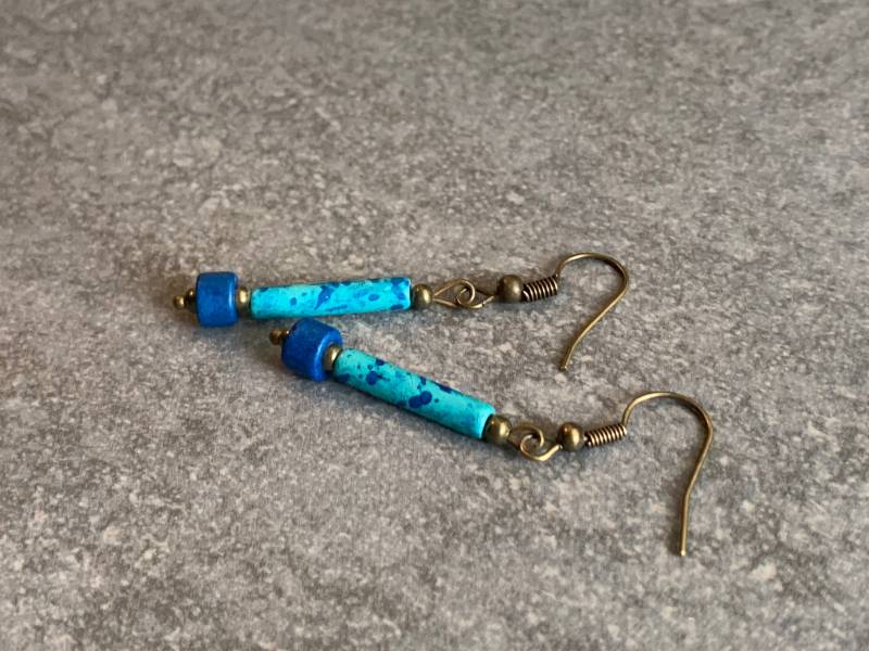 Blaue Keramikohrringe, Filigrane Ohrringe Hängend, Farbe Wählbar, Personalisiert von DieHangLage