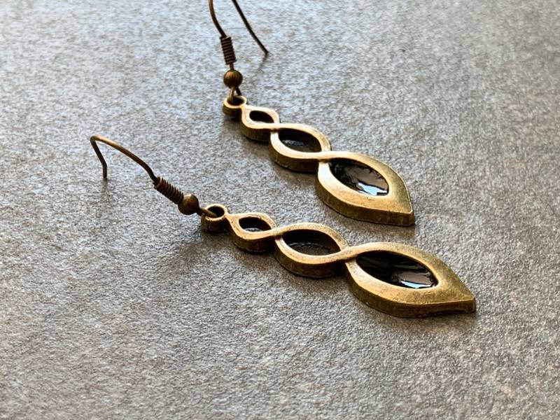 Bronzefarbenen Hängeohrringe Mit Schwarzem Harz von DieHangLage