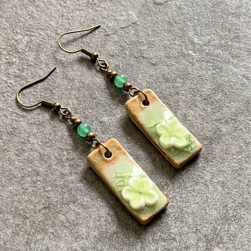 Grüne Keramikohrringe Mit Blume von DieHangLage