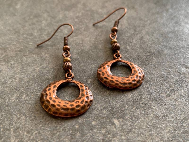 Hängeohrringe Aus Gehämmertem Kupfer Hängeohrringe Aus Gehämmertem Kupfer von DieHangLage