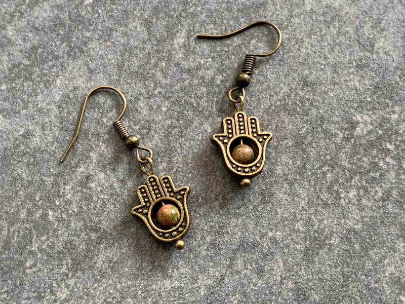 Hand Der Fatima, Hamsa Mit Grün Roter Unakitperle, Edelsteinohrringe von DieHangLage