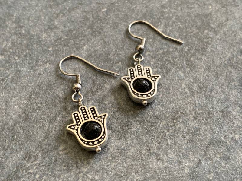 Hand Der Fatima - Ohrringe Mit Schwarzer Lavagesteinperle von DieHangLage