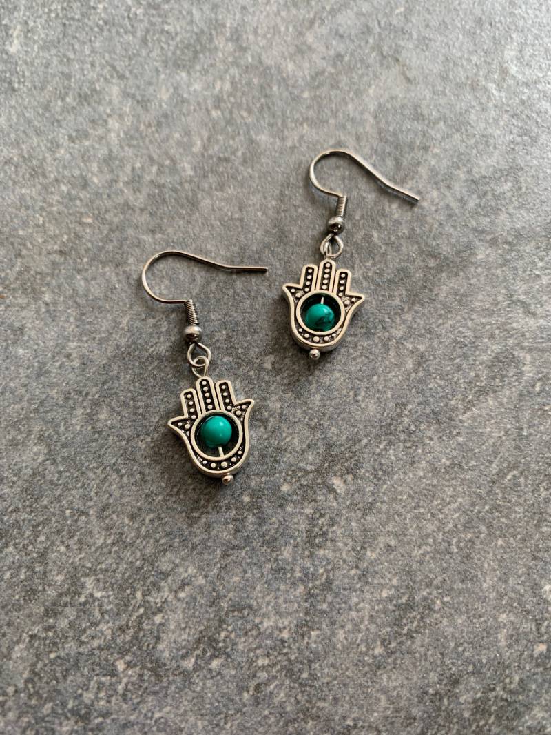 Kleine Hamsa -Ohrringe, Hand Der Fatima, Silberfarben, Türkis, Ohrringe Hängend Kleine Hamsa -Ohrringe, Hand Der Fatima, Silberfarben, Türkis, Ohrringe Hängend von DieHangLage
