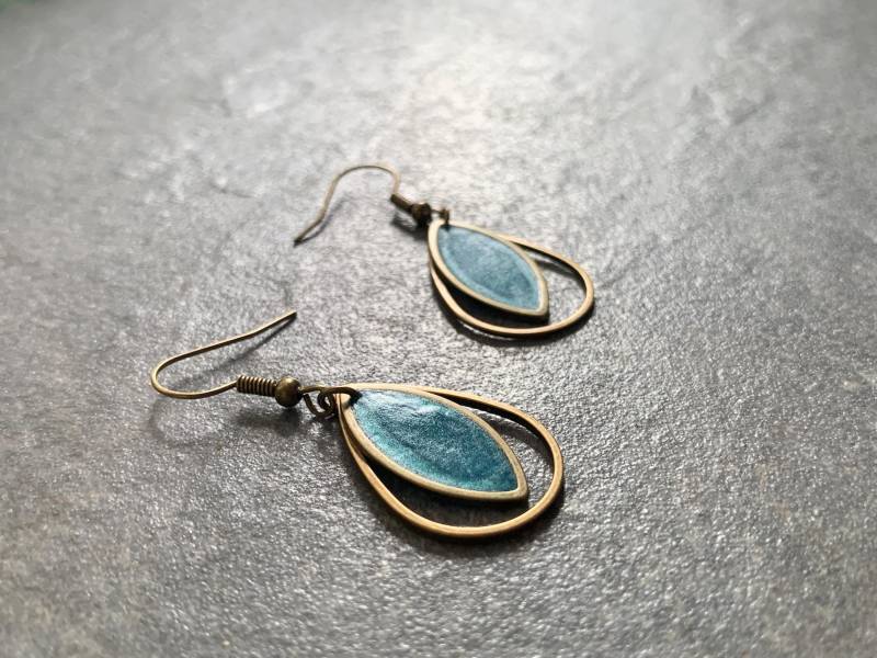 Tropfenohrringe Mit Türkisem Harz Tropfenohrringe Mit Türkisem Harz von DieHangLage
