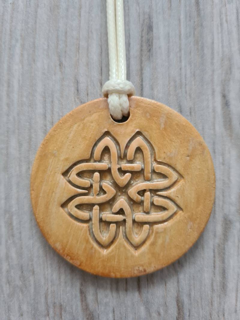 Boho-Kette Mit Keramikanhänger Boho-Kette Mit Keramikanhänger von MaJaHomeDecor