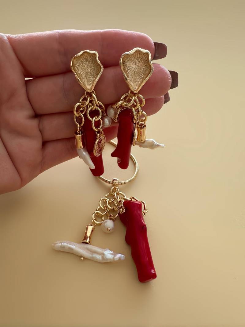 Echte Rote Korallen Perlen Ohrringe Hängend Gold Schmuck Modern Geschenk Event Hochzeit 24K von MaKiazy