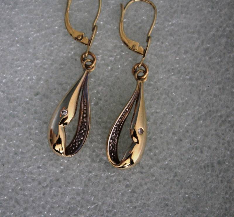 Vintage Goldohrringe 585Er Gelb - Und Weißgold Mit Brisur Kleinem Diamanten Aus Den 90Er Jahren Vintage Goldohrringe 585Er Gelb - Und Weißgold Mit Brisur Kleinem Diamanten Aus Den 90Er Jahren von MaKoVintageShop