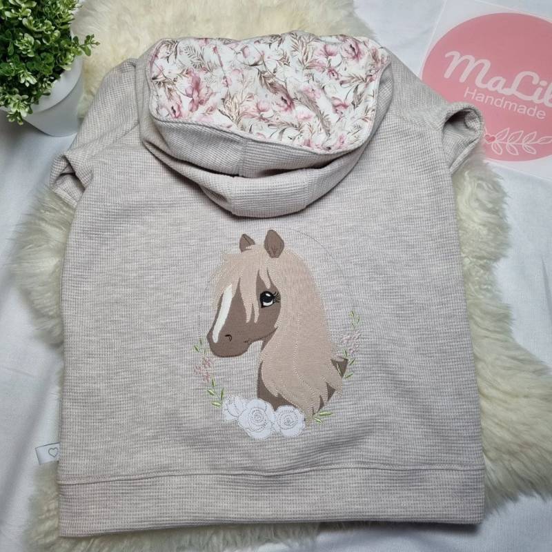 Bestickte Strickjacke Mit Reißverschluss, Kinderjacke, Jacke Applikation, Handmade Kinderkleidung Bestickte Strickjacke Mit Reißverschluss, Kinderjacke, Jacke Applikation, Handmade Kinderkleidung von MaLilahandmadeDE