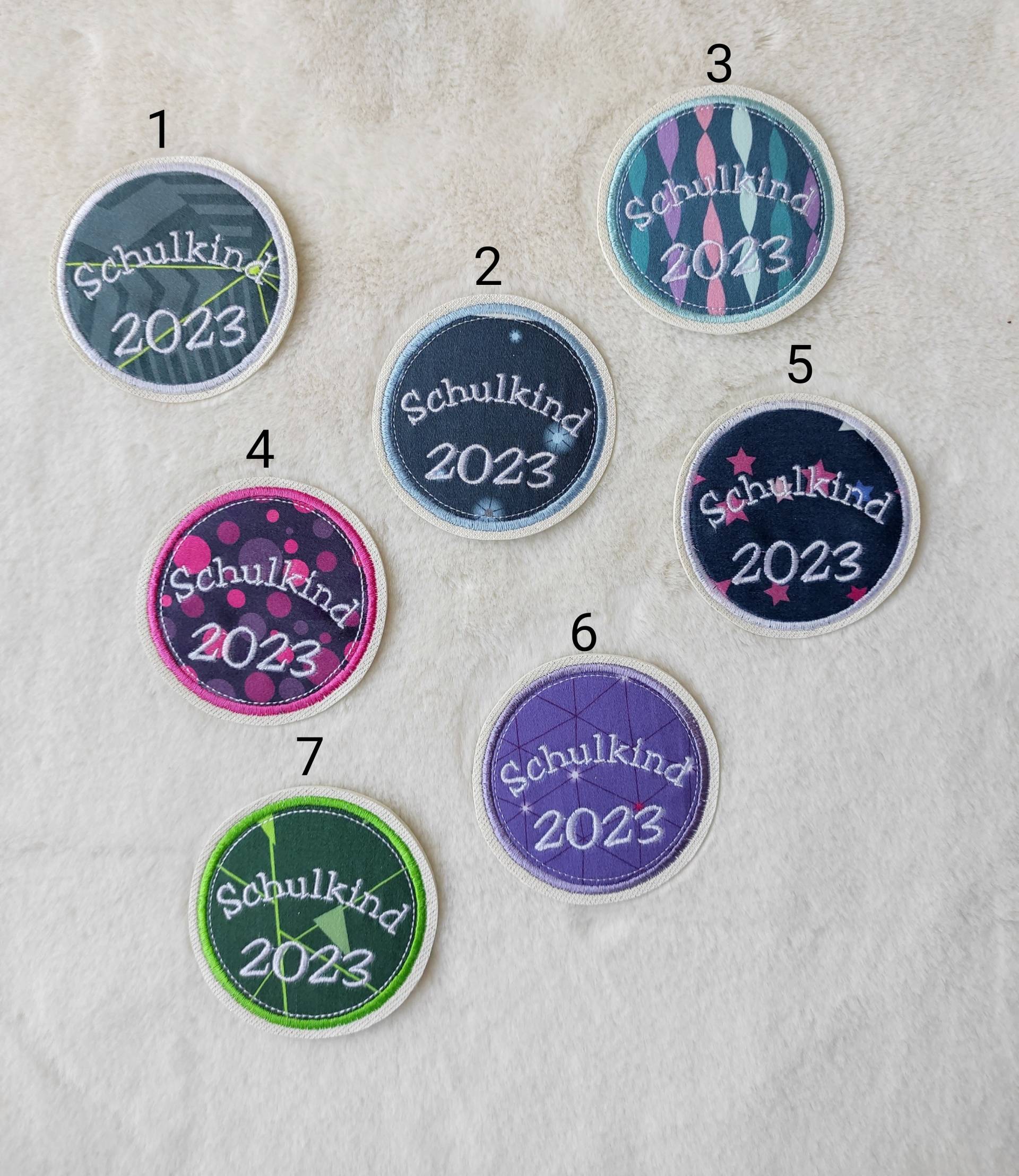 Schultüte Anhänger Button Kunstleder Mit Glitzereffekt Schulkind 2025 Öse, Step By Step, Ergobag von MaLuVonJacqueline