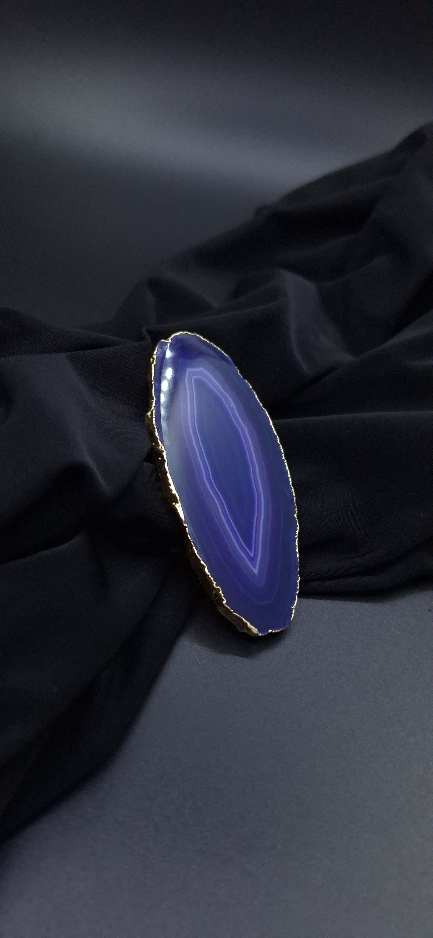 Brosche Aus Natürlichem Achatstein, 18 Karat Vergoldet. Achatgröße 33 Mm × 73 Mm von MaNauBijouxStudio