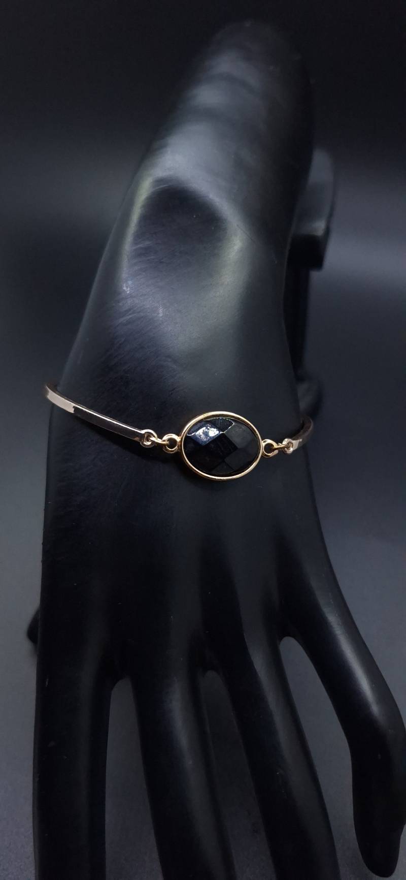 Halbmanschettenarmband Mit Natürlichem Onyxstein, Armband Hat Verstellbare Größe. Onyxgröße 18 Mm × 14 Mm. Karat Vergoldet von MaNauBijouxStudio