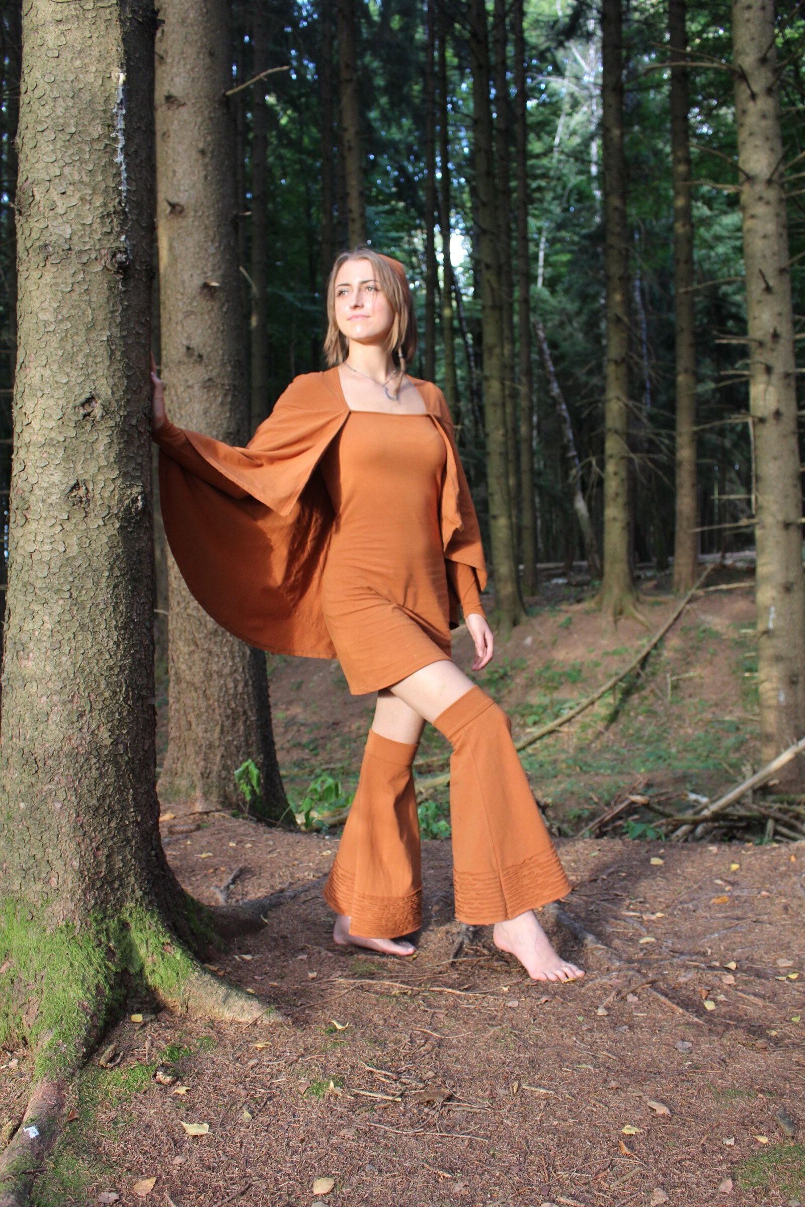 Gesamtset Aus Kleid "Virpi" + Beinstulpen "Bodilla" Haarband von MaNewFashion