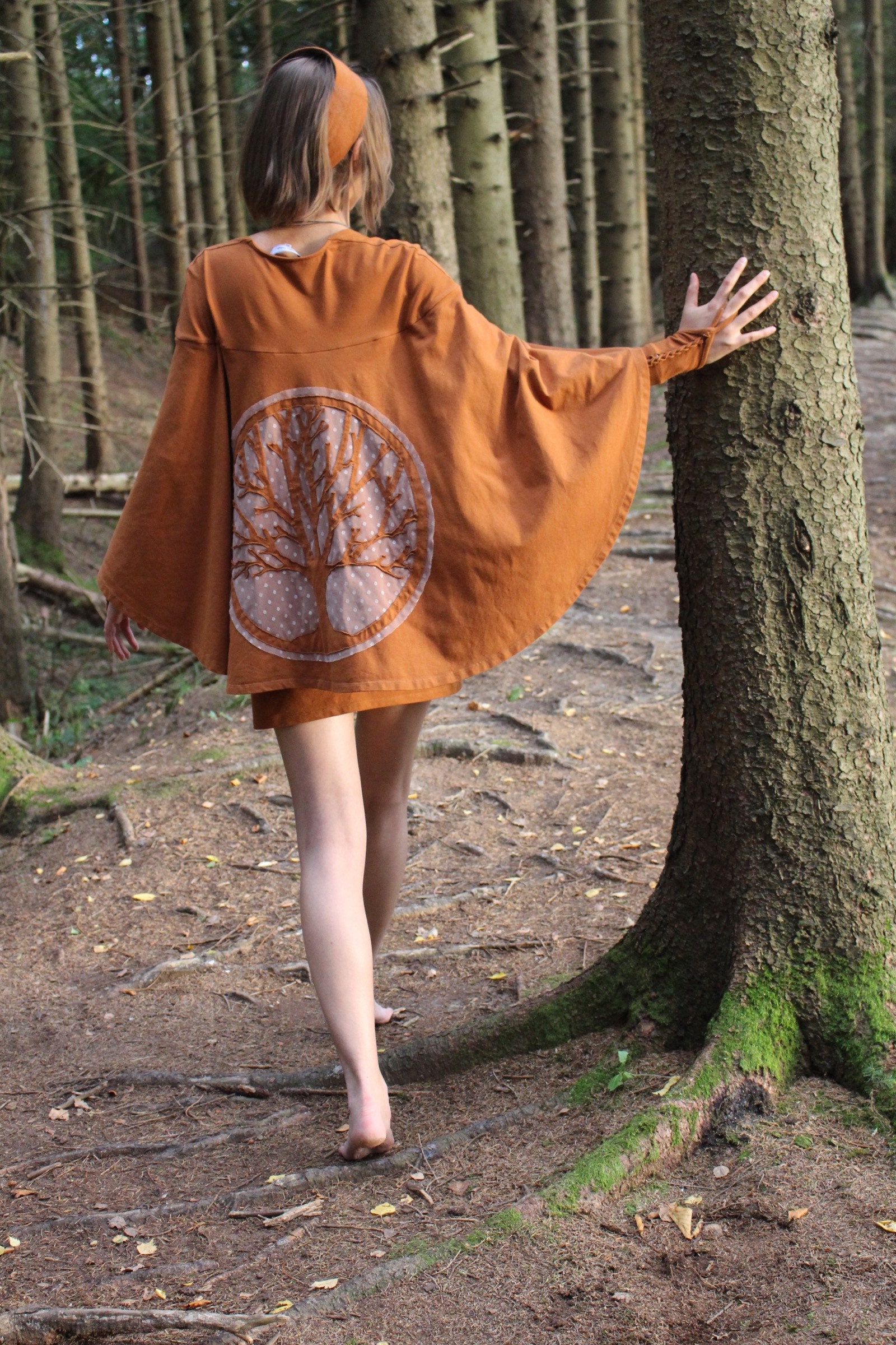 Zauberhaftes Baumkleid "Virpi" - Manew Fashion von MaNewFashion