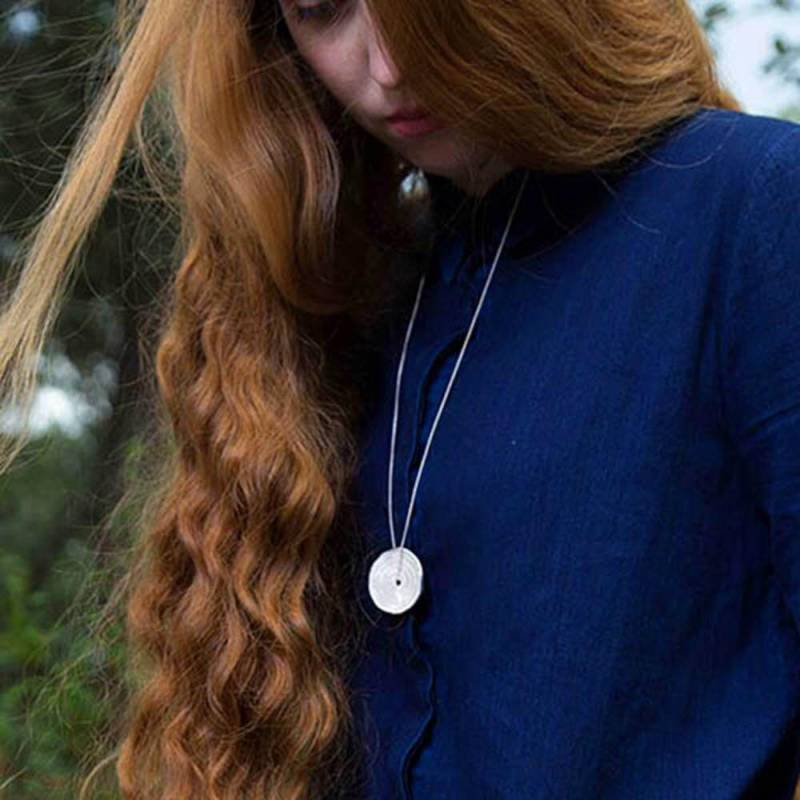 Lange Halskette Aus Sterlingsilber, Anhänger Holzscheit, Schmuck Im Natur-Stil, Moderne Halskette, Sonnenform, Rustikales Thema, Frankreich von MaaBijoux