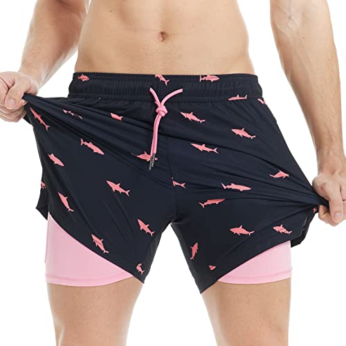 MaaMgic Herren Badehose mit Kompression Badeshorts 2 in 1 | 5.5" Schnelltrocknend lässige Swim Shorts Kurz Boardshorts mit Innenhose Reißverschlusstasche XS - XXL,Schwarz Rosa Hai 5.5,L von MaaMgic