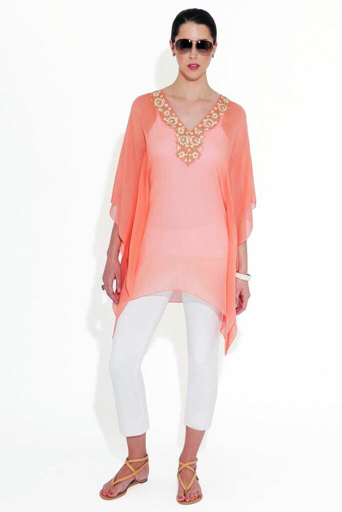 Maaj Peach Bestickter Kaftan Maaj Peach Bestickter Kaftan von MaajResortWearStudio