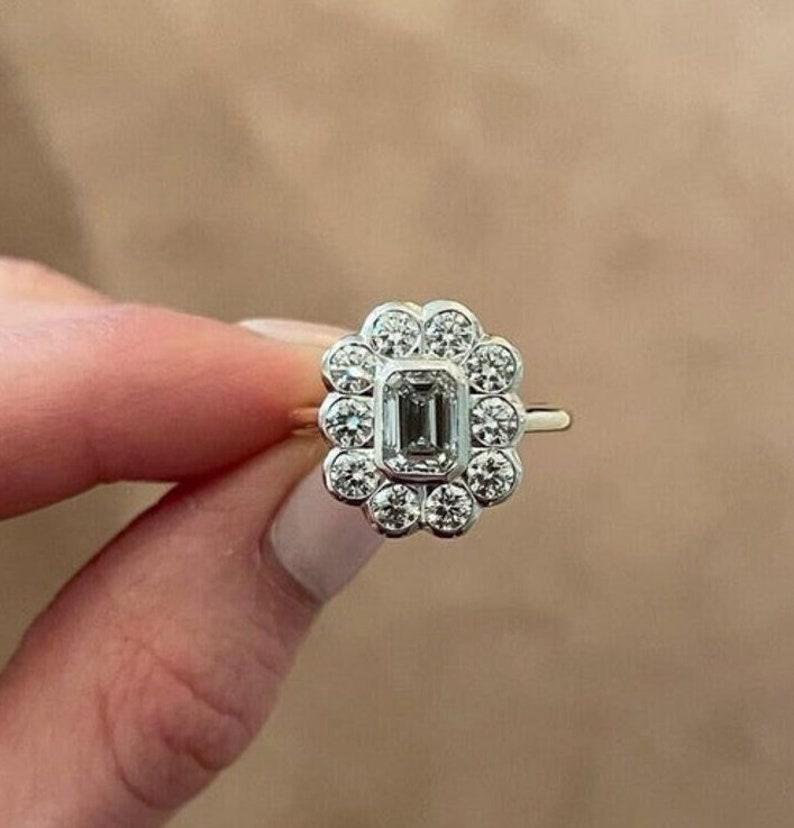 Moissanite Ehering in Smaragdschliff, Stilvolle Halo-Verlobungsring, Voller Lünette Set Vorschlagring, Solitär Diamantring, Jubiläumsgeschenk Moissanite Ehering in Smaragdschliff, Stilvolle Halo-Verlobungsring, Voller Lünette Set Vorschlagring, Solitär Diamantring, Jubiläumsgeschenk von MaanuabsoluteStore