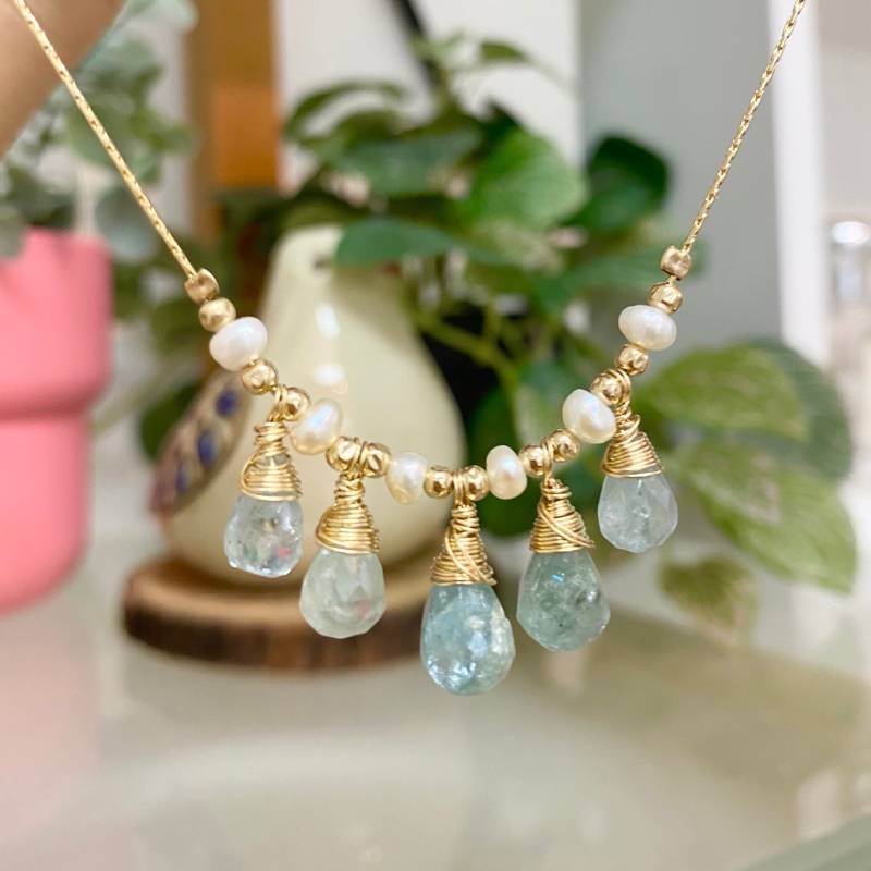 Aquamarin Tropfen Halskette, Und Perlen Gold Blaue März Edelstein Halskette von MaayanLoveBeads