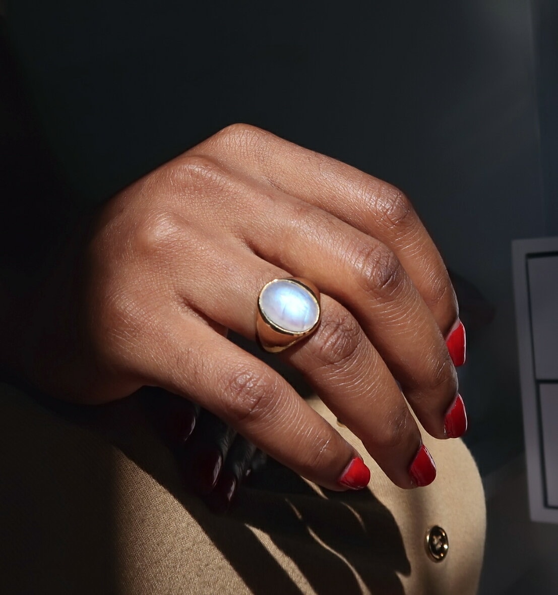 Regenbogen Mondstein Statement Ring Gold Messing Boho Edelstein Für Frauen Naturschmuck von MachiJewelryShop