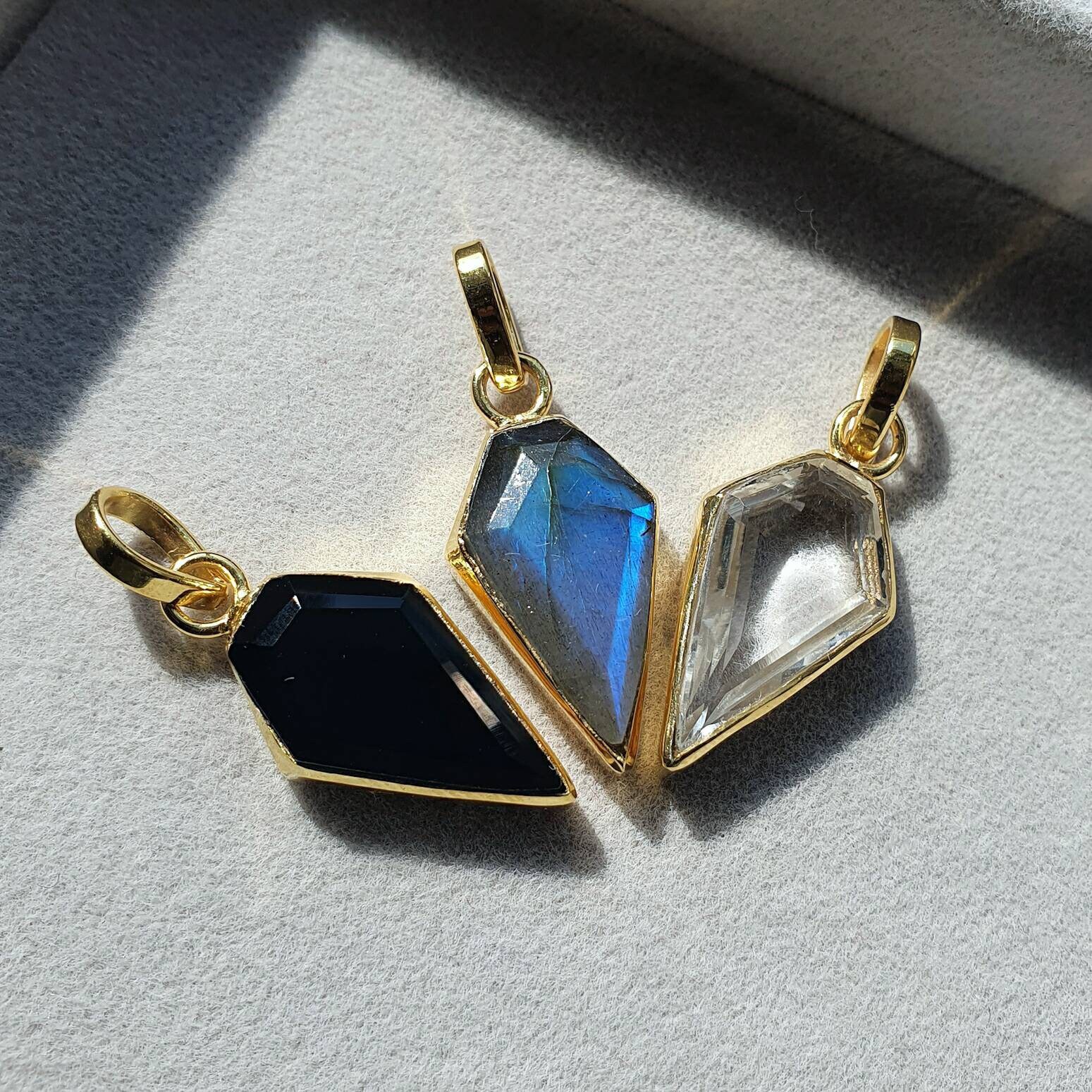 Schwarzer Onyx Anhänger Punkt Halskette - Blackonyx Edelstein Amulett Gold Schutzkette Geschenkidee Für Ihn Männer von MachiJewelryShop