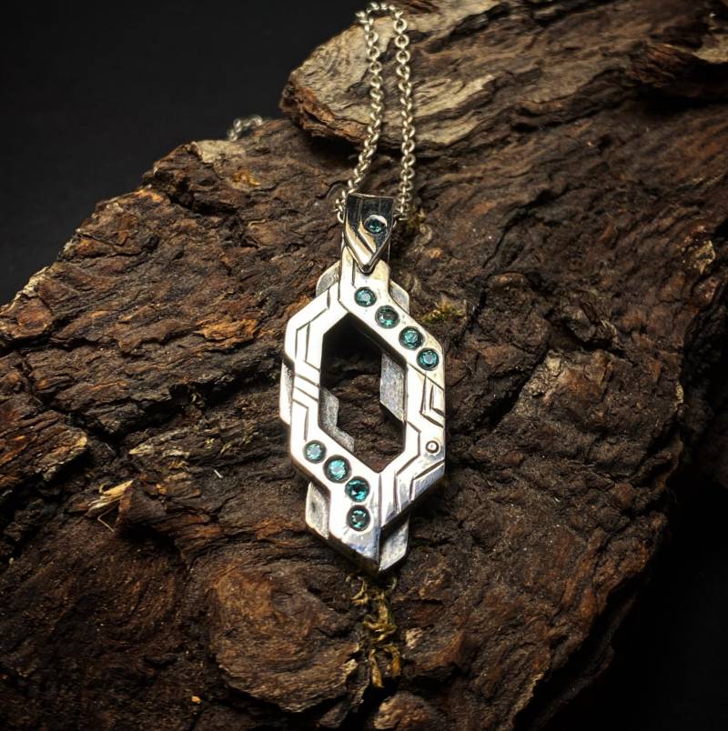 Silberanhänger „Hex-Tag" Smaragd von MachineElfTreasures