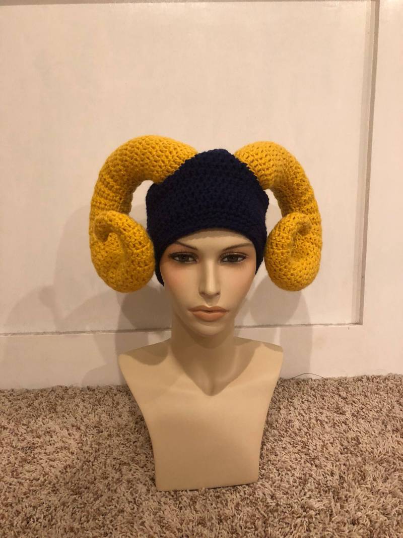 Gehäkelte Handgemachte Widderhorn Mütze - Made To Order von MachsCreativeCrochet