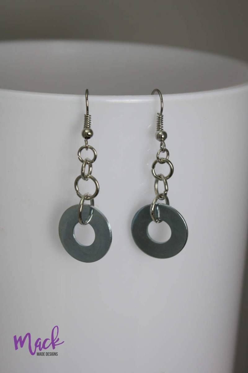 Hängeohrringe Scheibenscheibe Upcycled Hängeohrringe Scheibenscheibe Upcycled von MackMadeDesigns