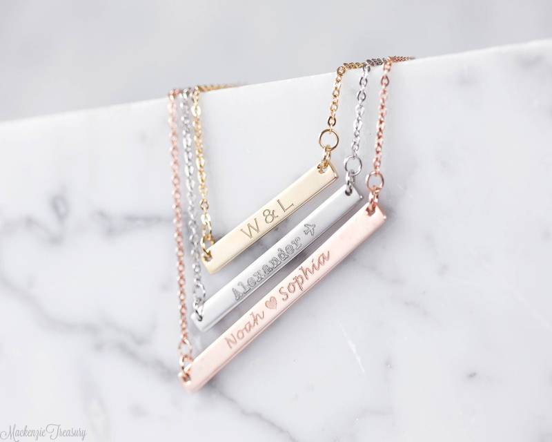 Maßgeschneiderte Bar-Halskette-Anfängliche Halskette-Engravierte Halskette-Edelkarbierschmuck-Lagende Halskette-Skinny Bar Halskette-Holiday Gift von MackenzieTreasury