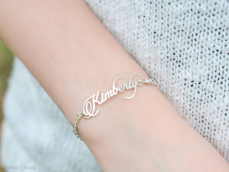 Namensarmband - Personalisiertes Armband Brautjungfern Geschenk Für Mama Muttertag Weihnachtsgeschenk von MackenzieTreasury