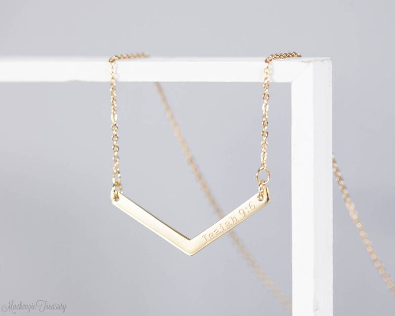 Personalisierte Chevron Halskette - Erste Brautjungfer Geschenk Gravierte Zierlichen Schmuck Layering Weihnachten 33 von MackenzieTreasury