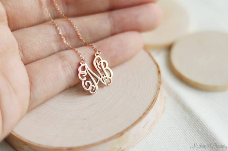 Personalisierte Monogramm Halskette - Kleine 3 Initialen Brautjungfer Geschenk Hochzeit von MackenzieTreasury