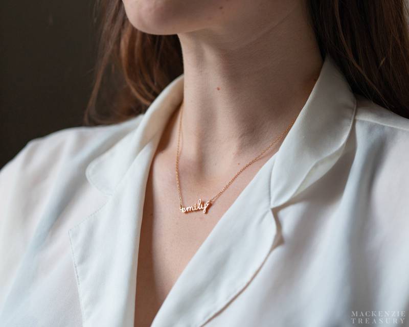 Zarte Namen Halskette - Zierliche Personalisierte Kleine -Baby -Brautjungfer Geschenk F18 von MackenzieTreasury