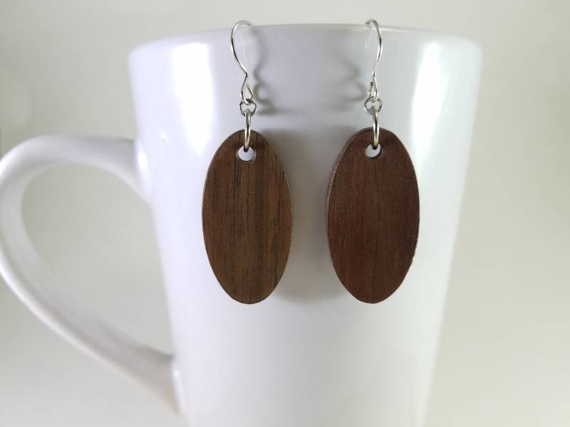 Ovale Ohrringe Aus Schwarznuss-Holz Ovale Ohrringe Aus Schwarznuss-Holz von MackeyArtistry