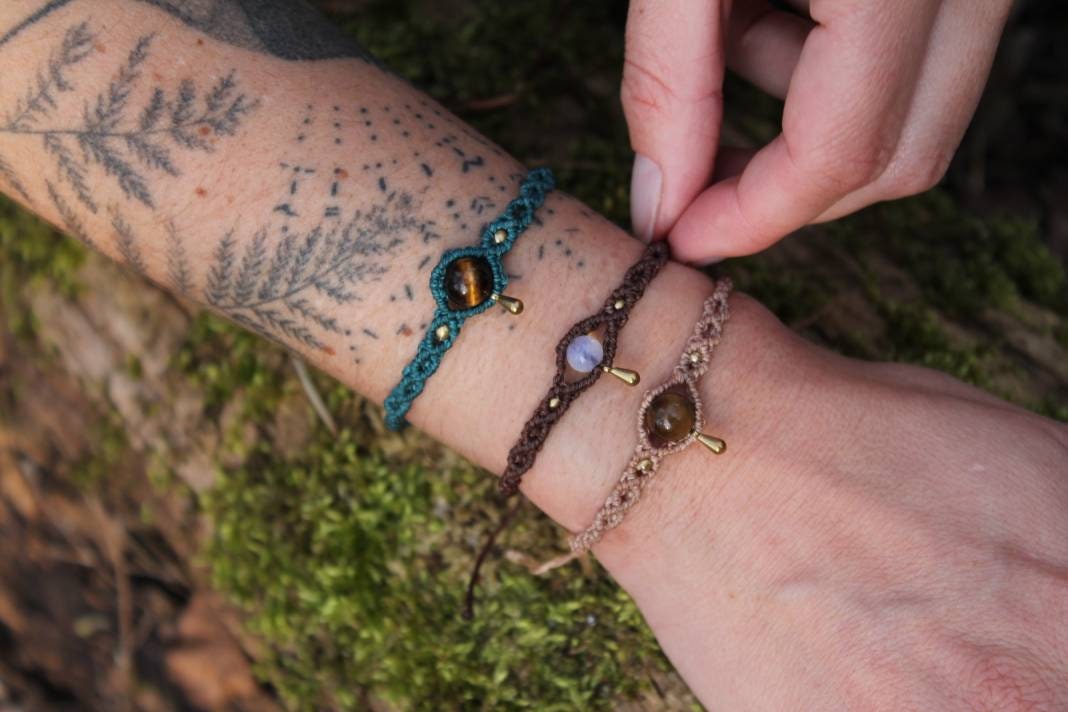 Makramee Armband || Makrame Makramee Armband || Makrame von MacrameAnklet