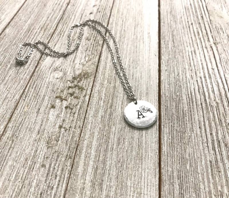 Erinnerungskette-Initial Halskette-Halskette Handgestempelt Halskette-Geschenk Erinnerungskette-Initial Halskette-Halskette Handgestempelt Halskette-Geschenk von MacyAnneDesigns