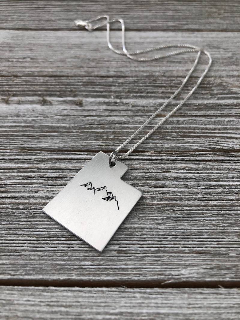 Große Utah Halskette - Bergkette-Utah Schmuck-Beehive State Halskette-Handgestempelte Halskette-Weihnachtsgeschenk-Geschenk Große Utah Halskette - Bergkette-Utah Schmuck-Beehive State Halskette-Handgestempelte Halskette-Weihnachtsgeschenk-Geschenk von MacyAnneDesigns