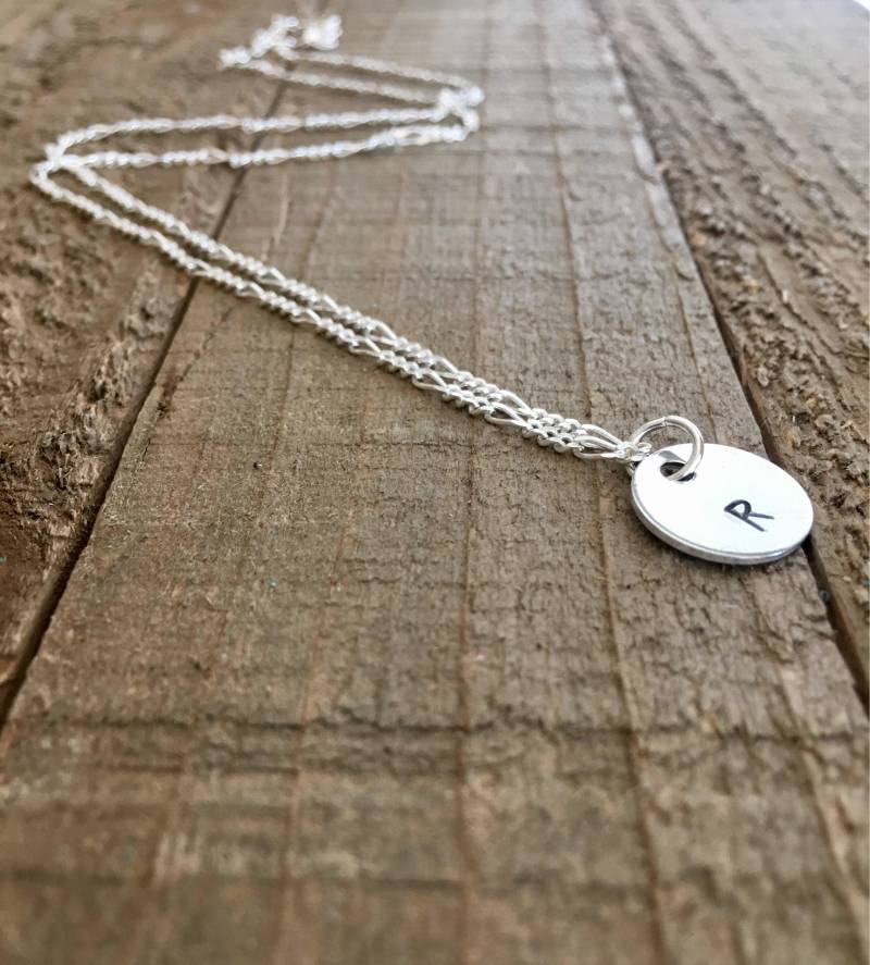 Initiale Halskette-Einzelne Halskette-1/2 "Halskette Handgestempelt Halskette-Geschenk Initiale Halskette-Einzelne Halskette-1/2 "Halskette Handgestempelt Halskette-Geschenk von MacyAnneDesigns