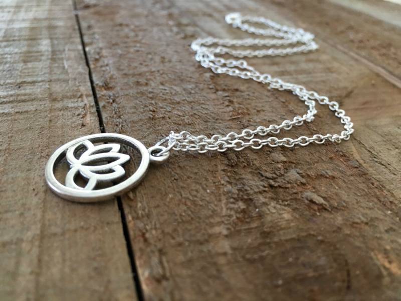 Lotus Halskette-Lotus Schmuck-Geschenk Lotus Halskette-Lotus Schmuck-Geschenk von MacyAnneDesigns
